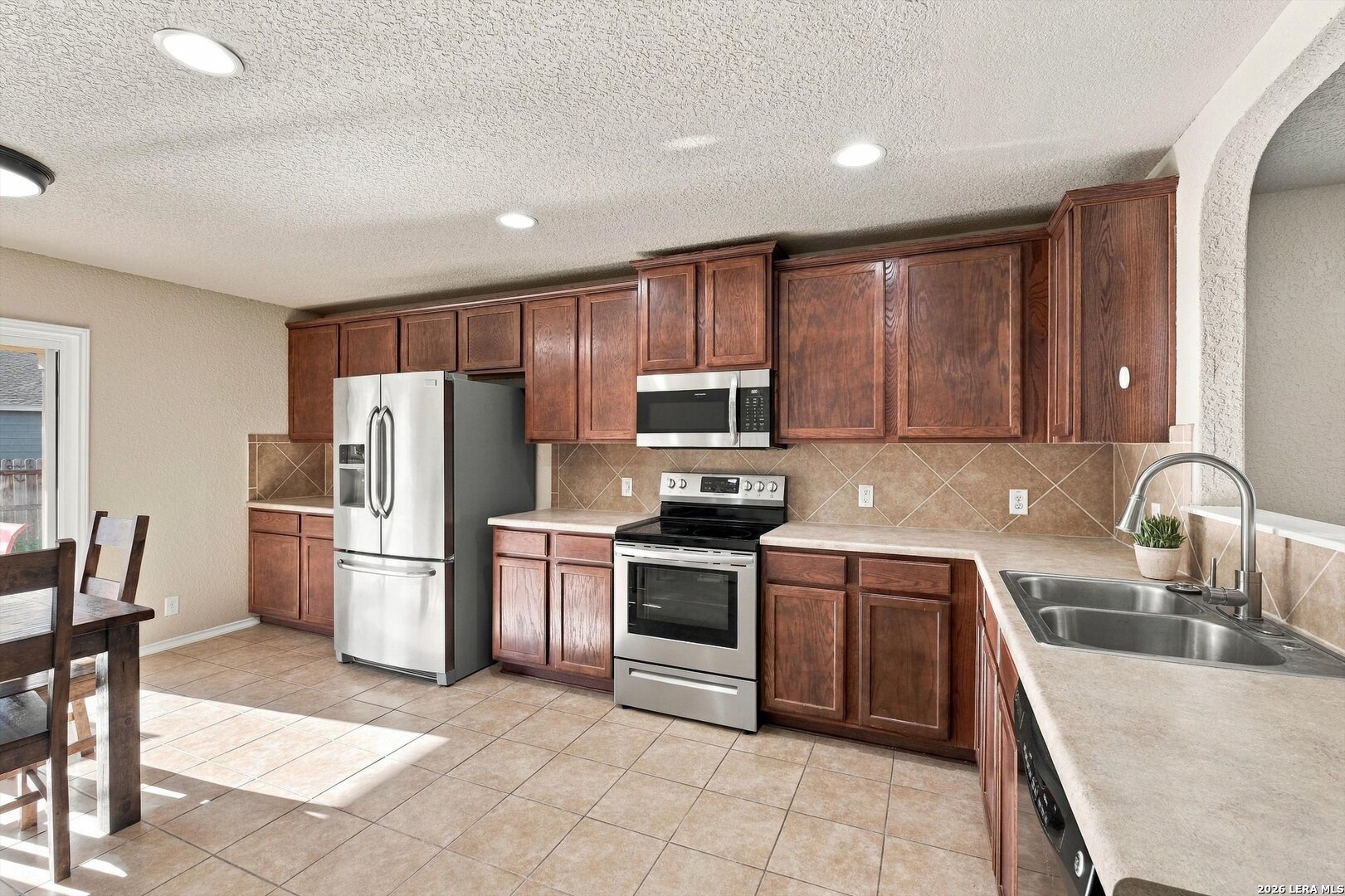 330 Ann Drive Converse TX 78109