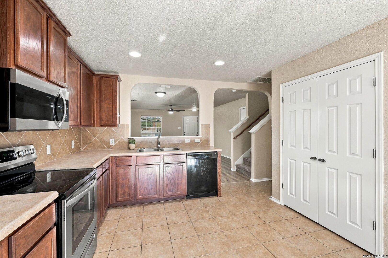 330 Ann Drive Converse TX 78109