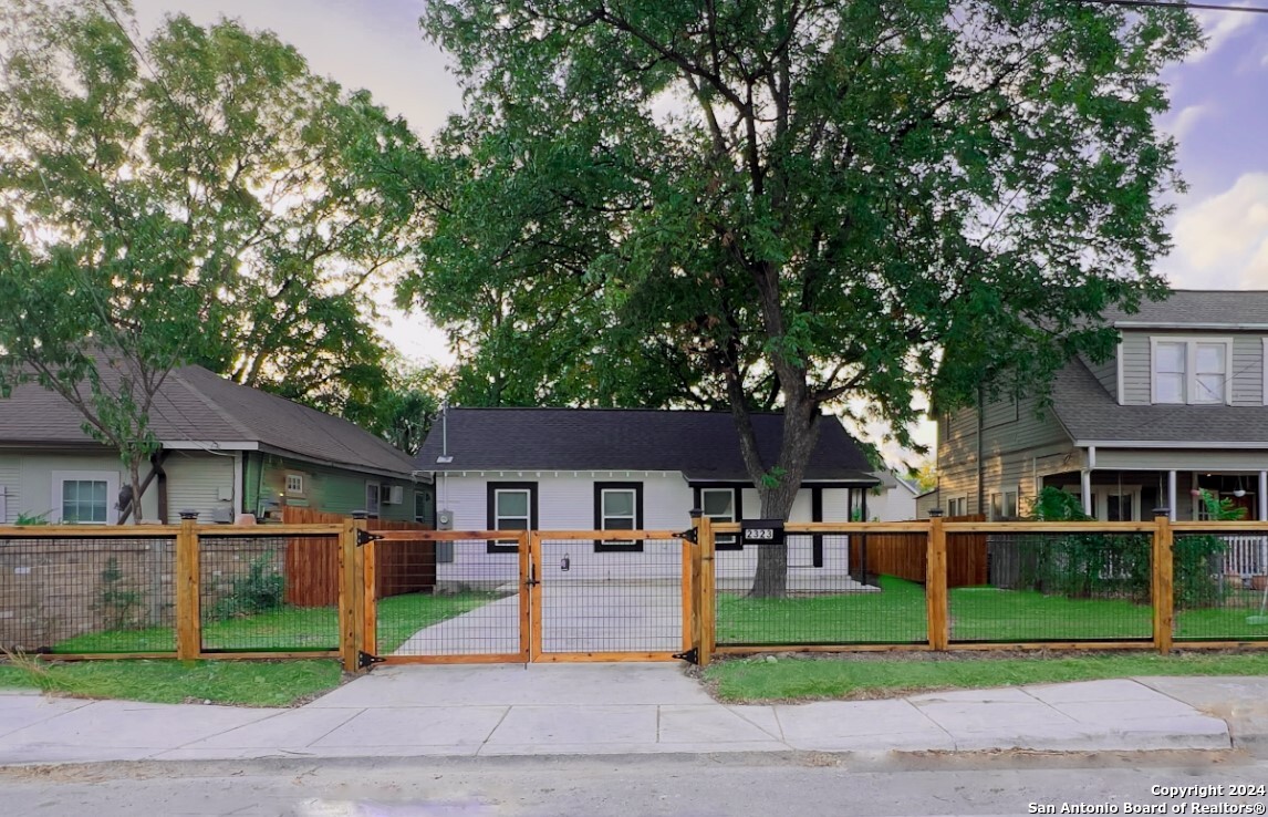 2323 N Elmendorf Street San Antonio TX 78201