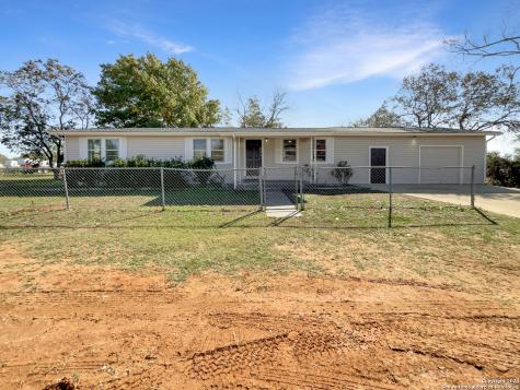 1012 Peach Street Floresville TX 78114