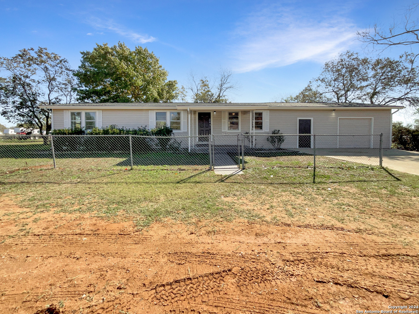 1012 Peach Street Floresville TX 78114