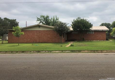 201 S Meerscheidt Street Dilley TX 78017