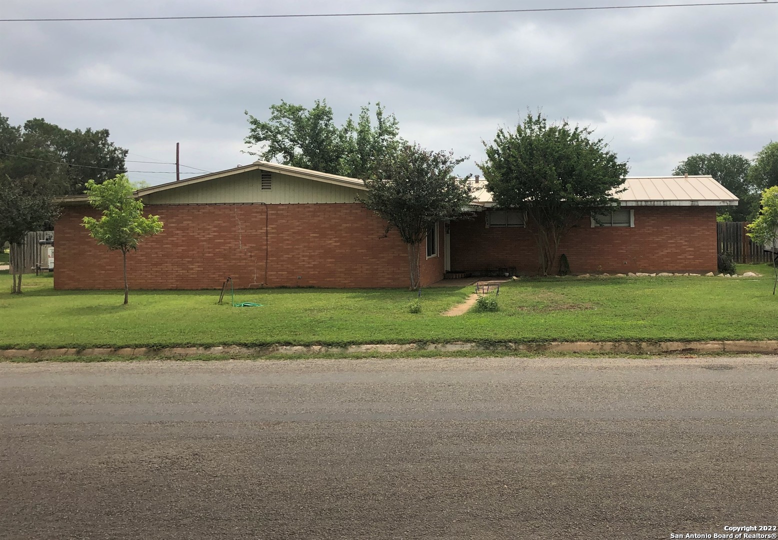 201 S Meerscheidt Street Dilley TX 78017