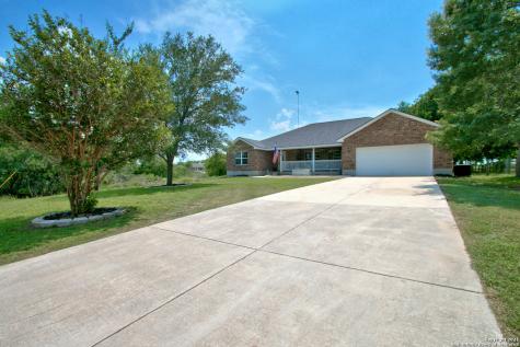 410 Oak Springs Drive Seguin TX 78155