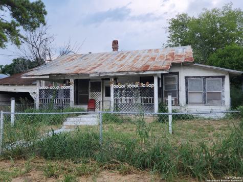 525 Austin Street Pleasanton TX 78064