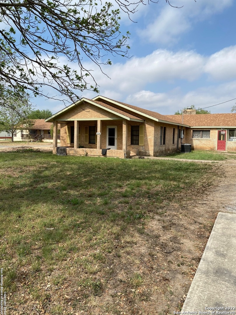 1229 N Center Street Sabinal TX 78881