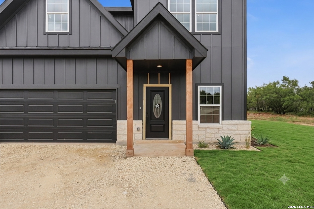 111 County Road 2660 Devine TX 78016