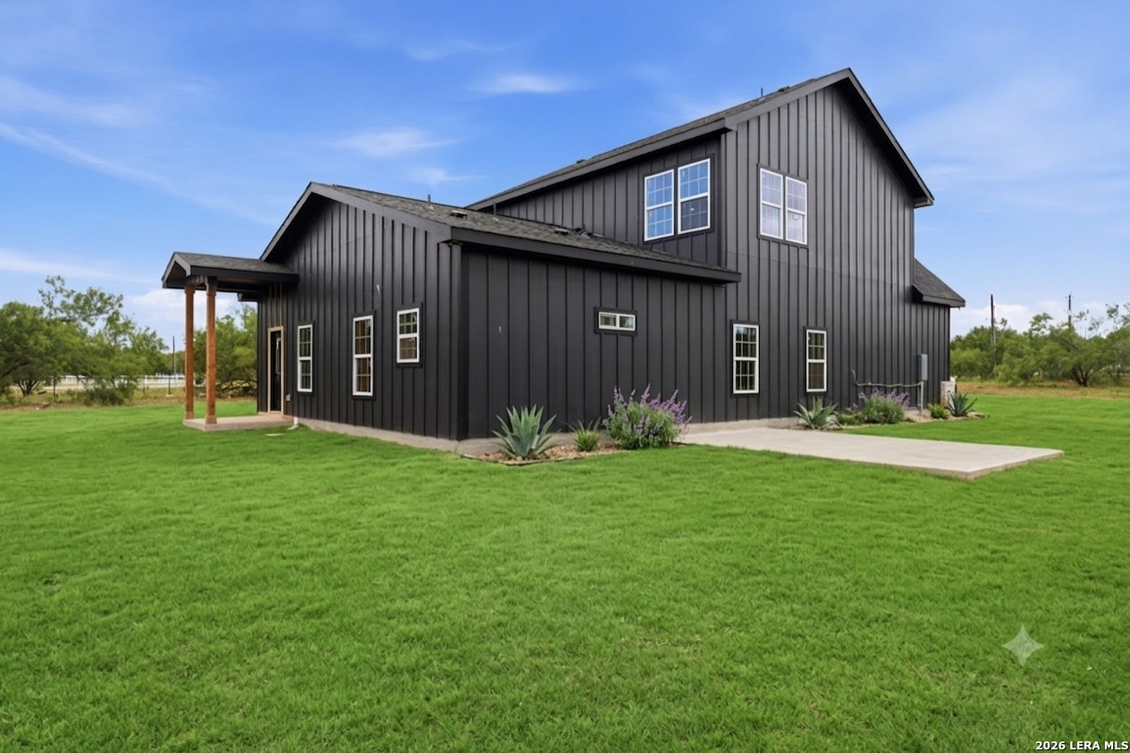 111 County Road 2660 Devine TX 78016