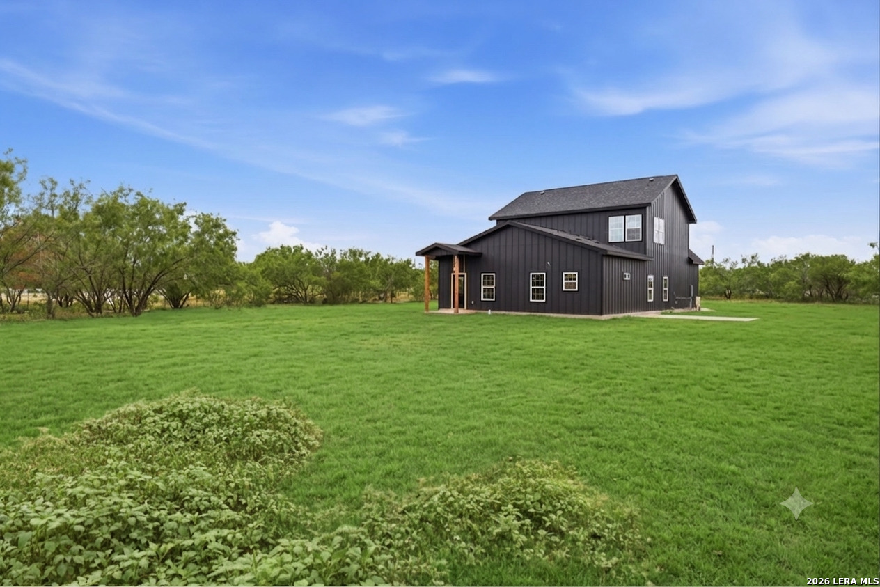 111 County Road 2660 Devine TX 78016