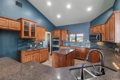 1611 Saddlewood Boulevard Kerrville TX 78028