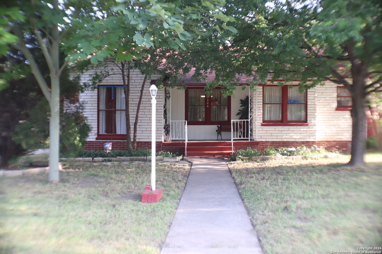 2306 W Huisache San Antonio TX 78201