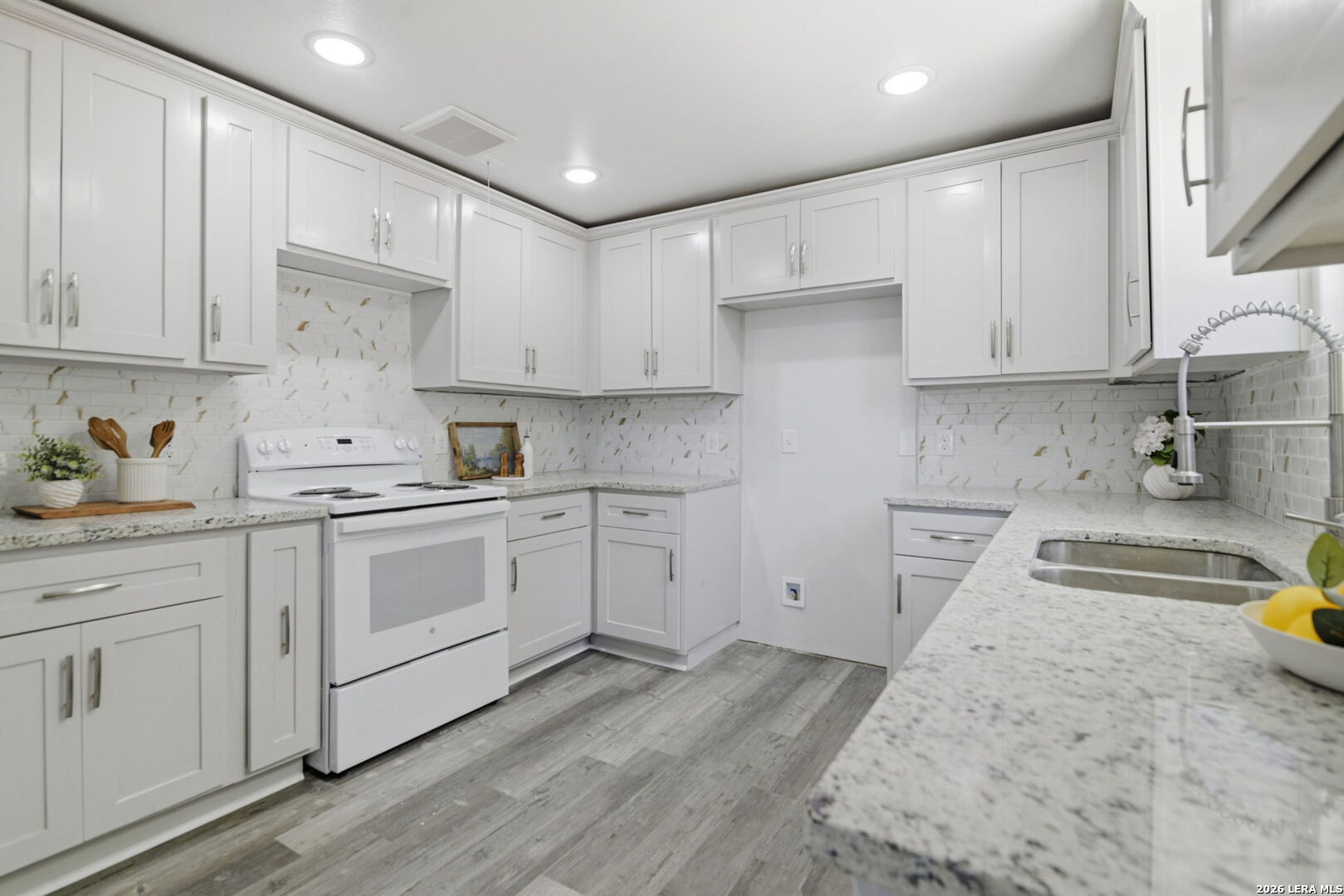 943 S San Eduardo San Antonio TX 78237