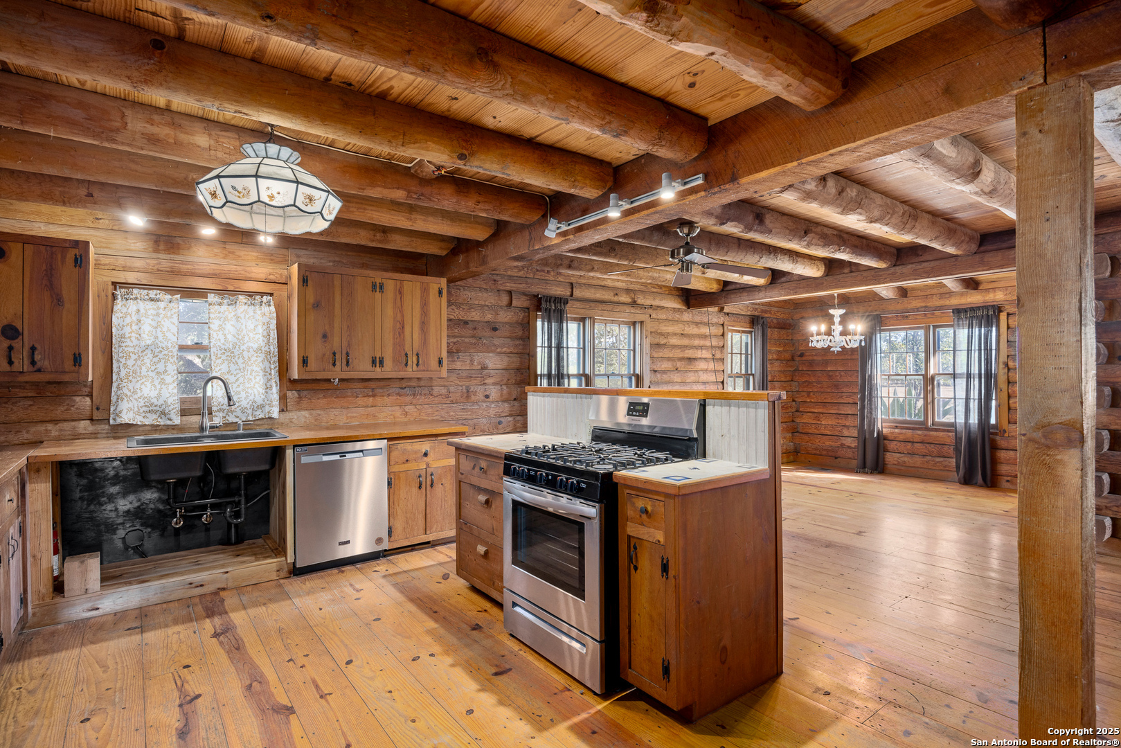 387 Schmidtzinsky Fredericksburg TX 78624