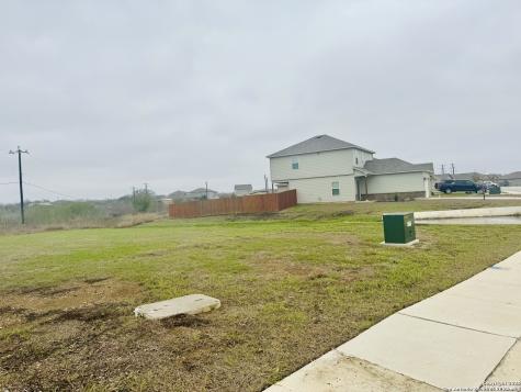 7535 Homewood Lane Elmendorf TX 78112
