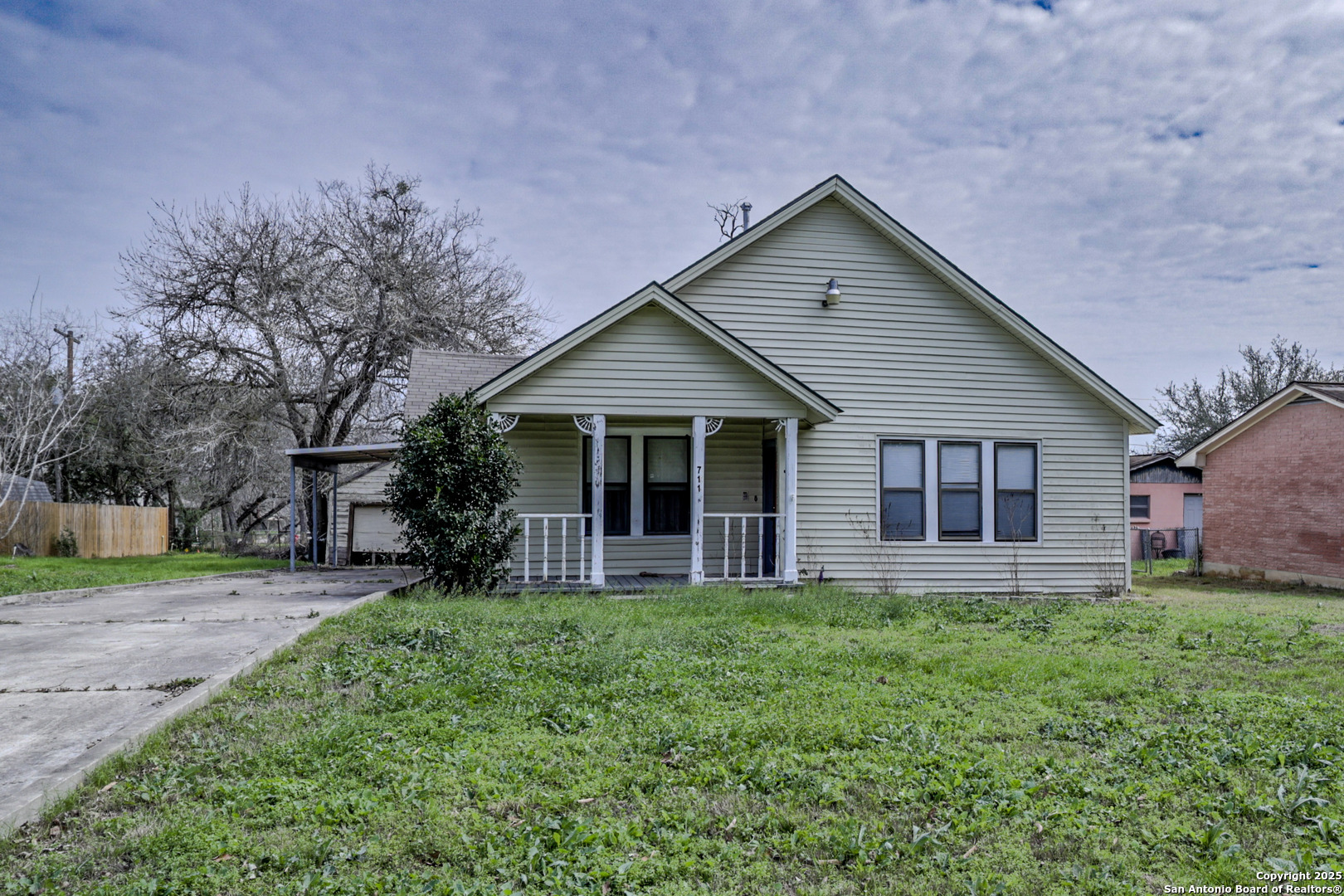 711 S 7th Street Kenedy TX 78119