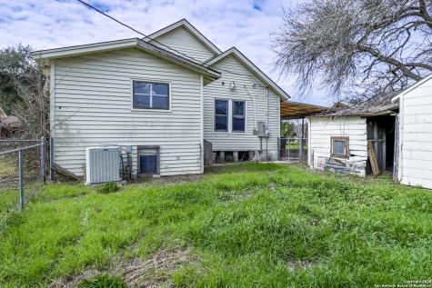 711 S 7th Street Kenedy TX 78119
