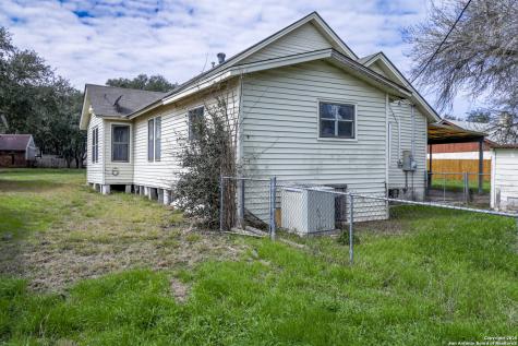 711 S 7th Street Kenedy TX 78119