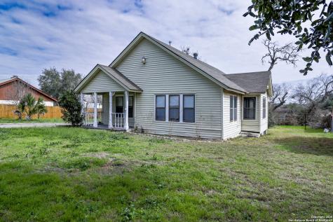 711 S 7th Street Kenedy TX 78119