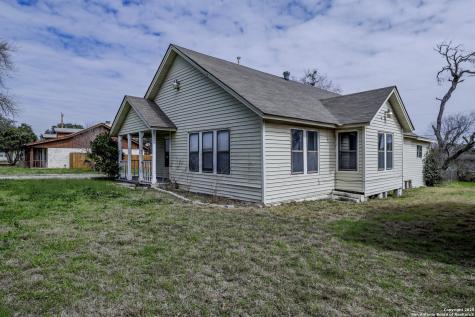 711 S 7th Street Kenedy TX 78119