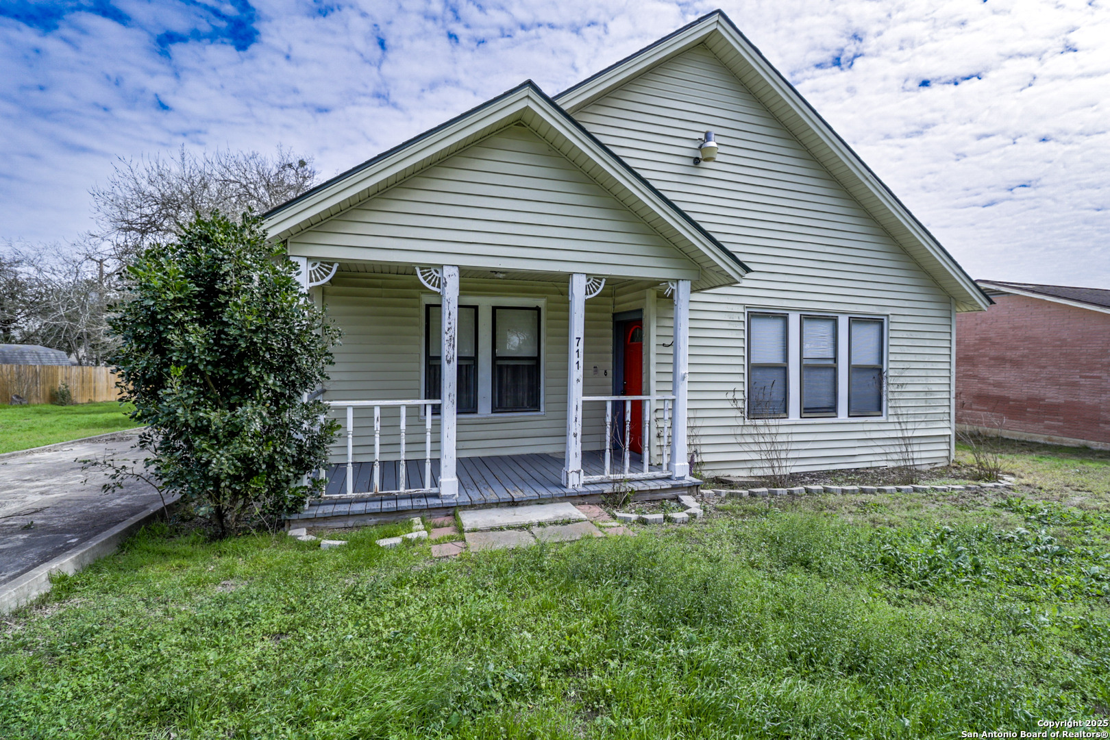 711 S 7th Street Kenedy TX 78119