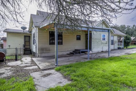 711 S 7th Street Kenedy TX 78119