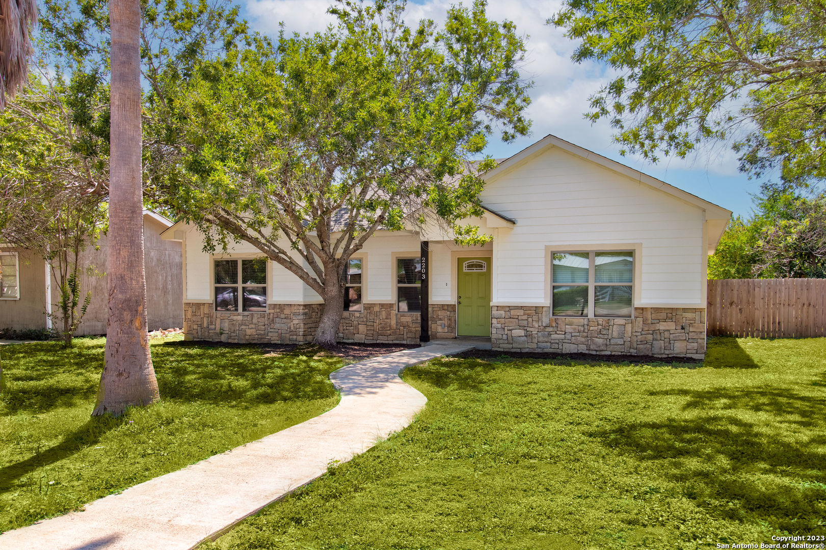 2203 20th Street Hondo TX 78861