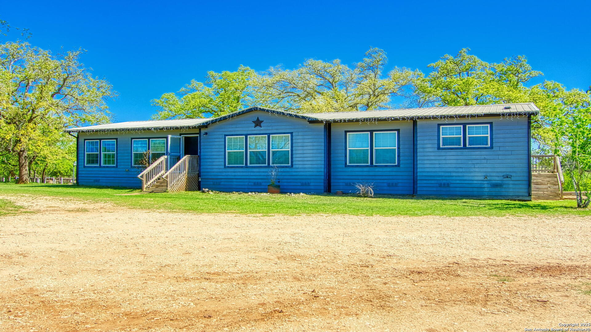 1434 County Road 425 Stockdale TX 78160