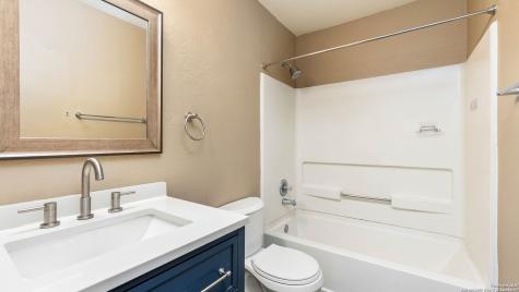 8902 Sungate Bay San Antonio TX 78224