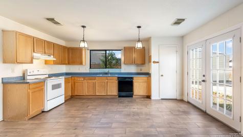 8902 Sungate Bay San Antonio TX 78224