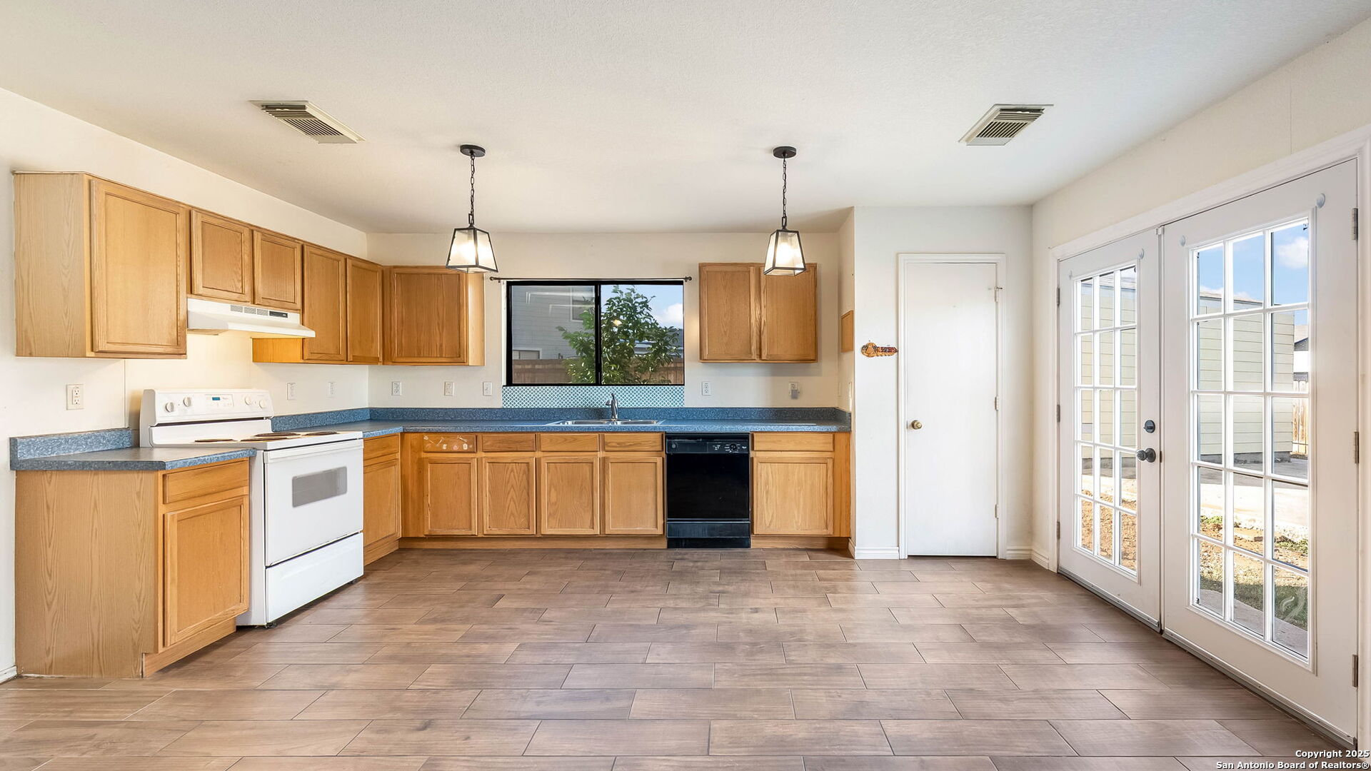 8902 Sungate Bay San Antonio TX 78224