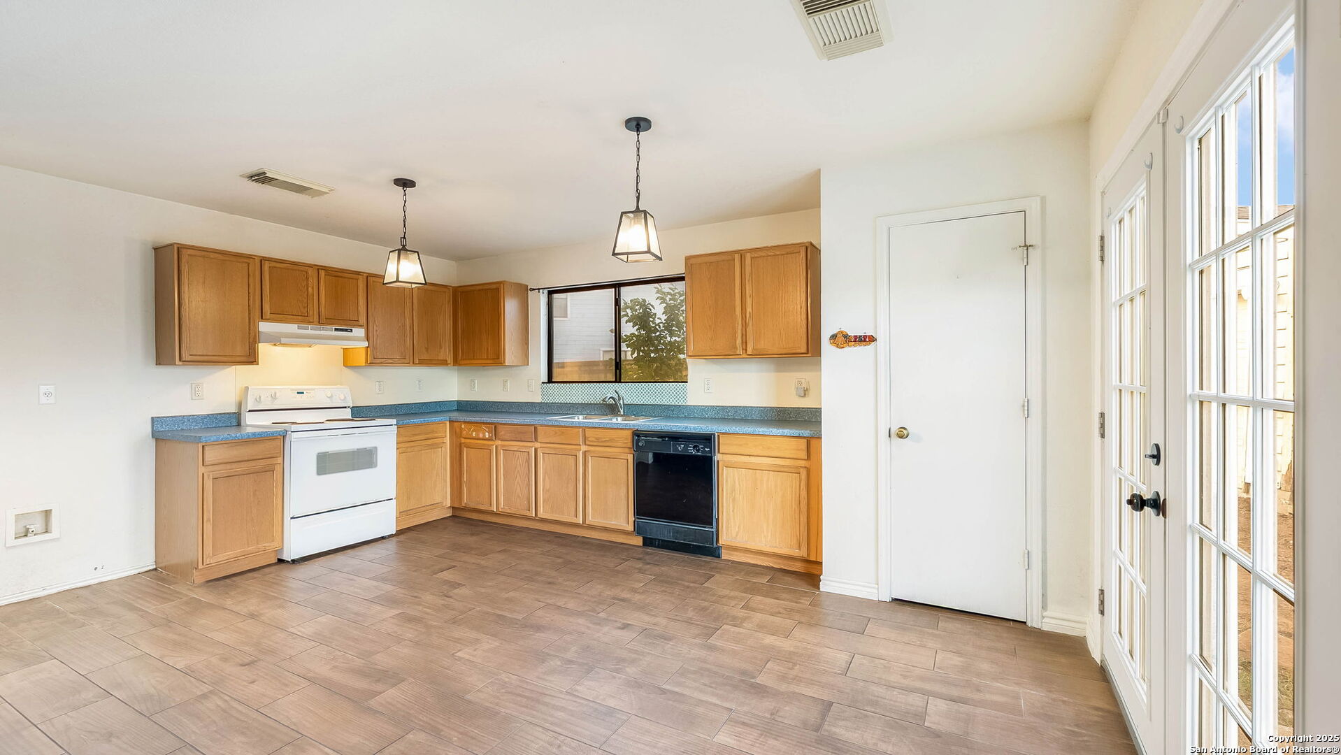 8902 Sungate Bay San Antonio TX 78224