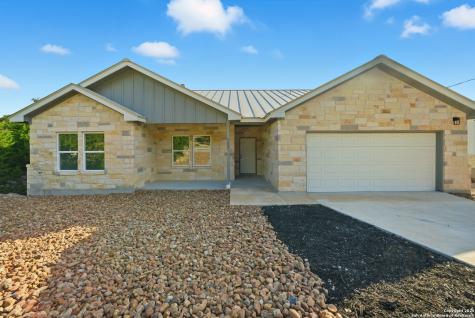 207 Deer Oaks Lakehills TX 78063
