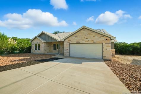 207 Deer Oaks Lakehills TX 78063