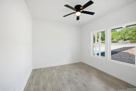 207 Deer Oaks Lakehills TX 78063