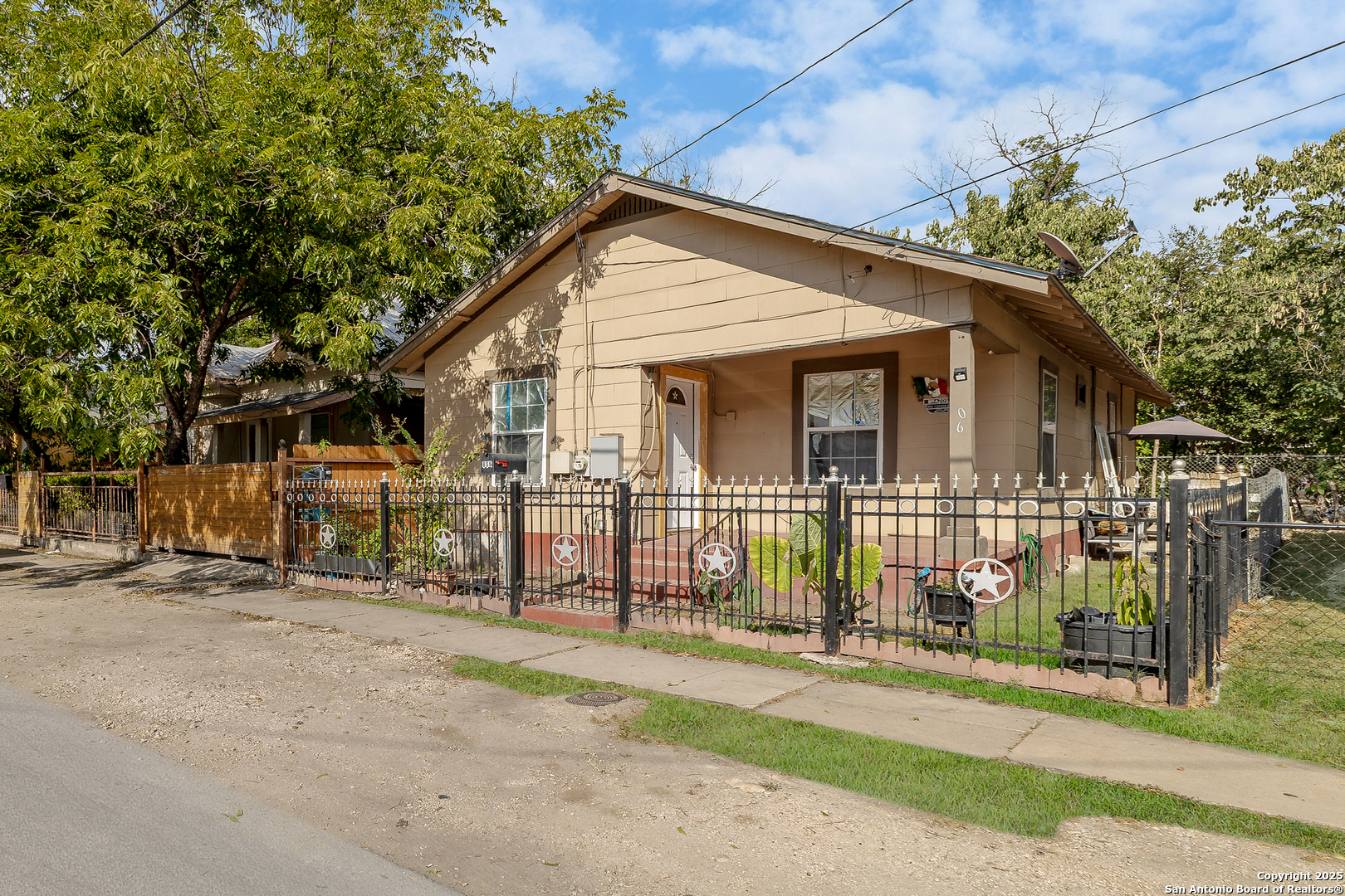 806 N Brazos Street San Antonio TX 78207