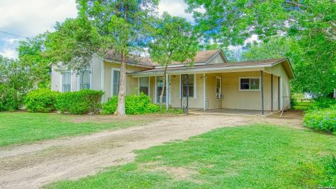 1107 Trail Street Floresville TX 78114