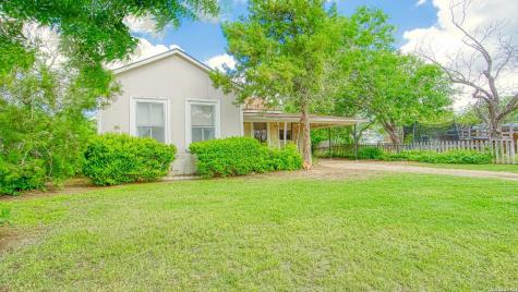 1107 Trail Street Floresville TX 78114