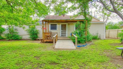 1107 Trail Street Floresville TX 78114