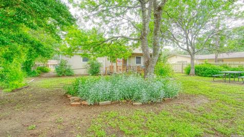 1107 Trail Street Floresville TX 78114