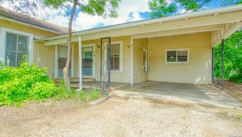 1107 Trail Street Floresville TX 78114