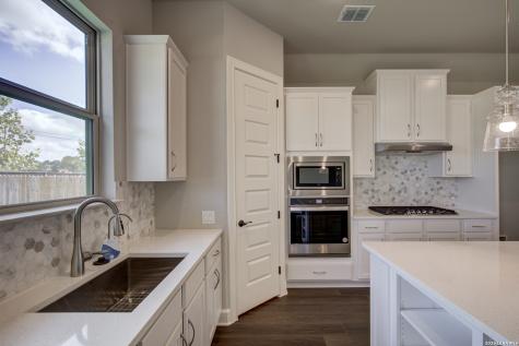 142 Secretariat Avenue Castroville TX 78009