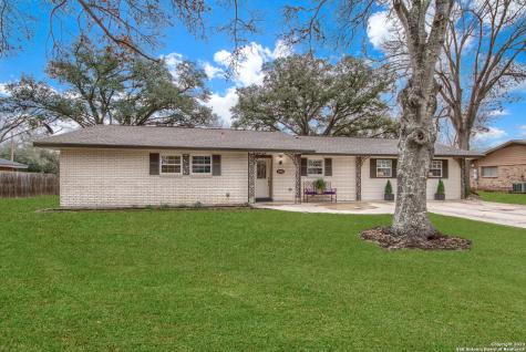 1745 Rosewood Street Seguin TX 78155