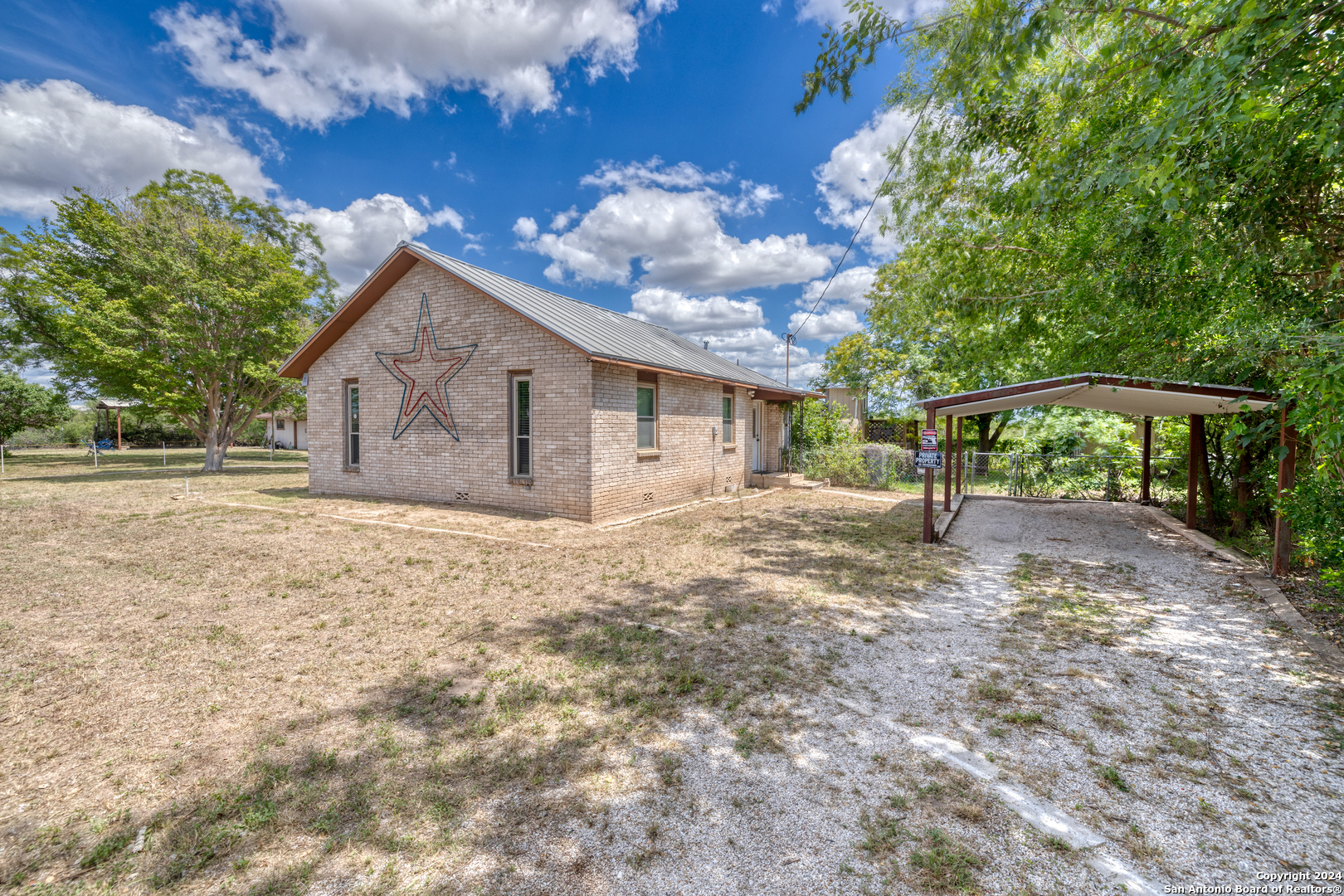 402 Congress Street Sabinal TX 78881