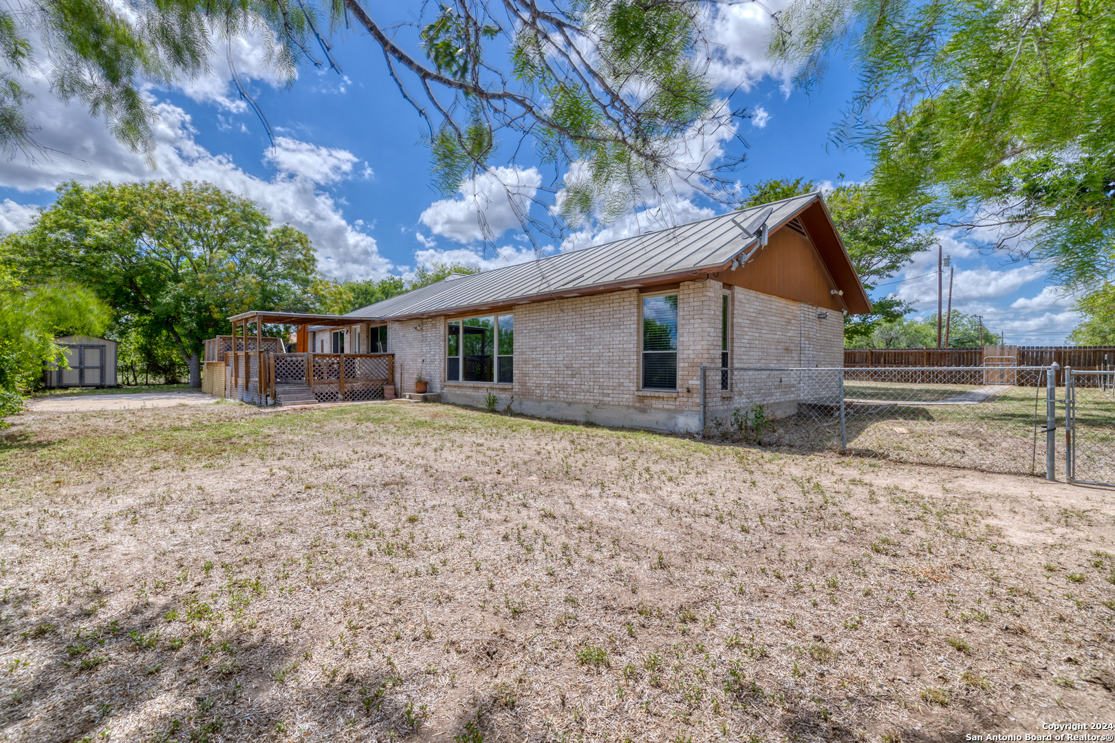 402 Congress Street Sabinal TX 78881