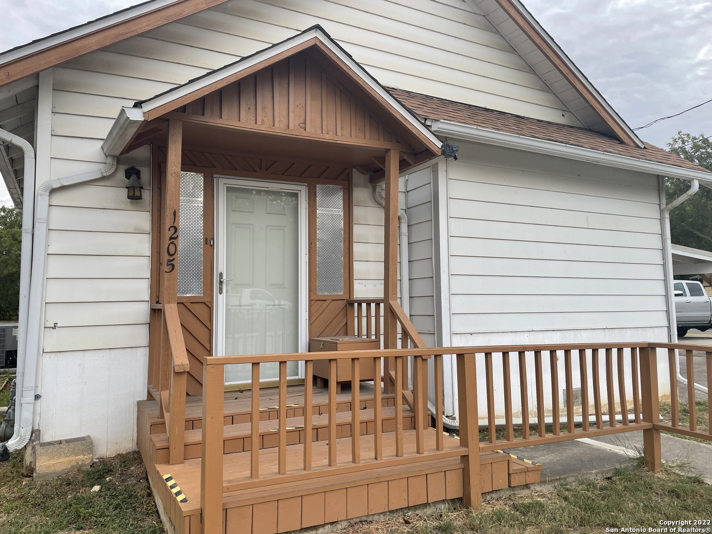 1205 N Guadalupe Street Seguin TX 78155