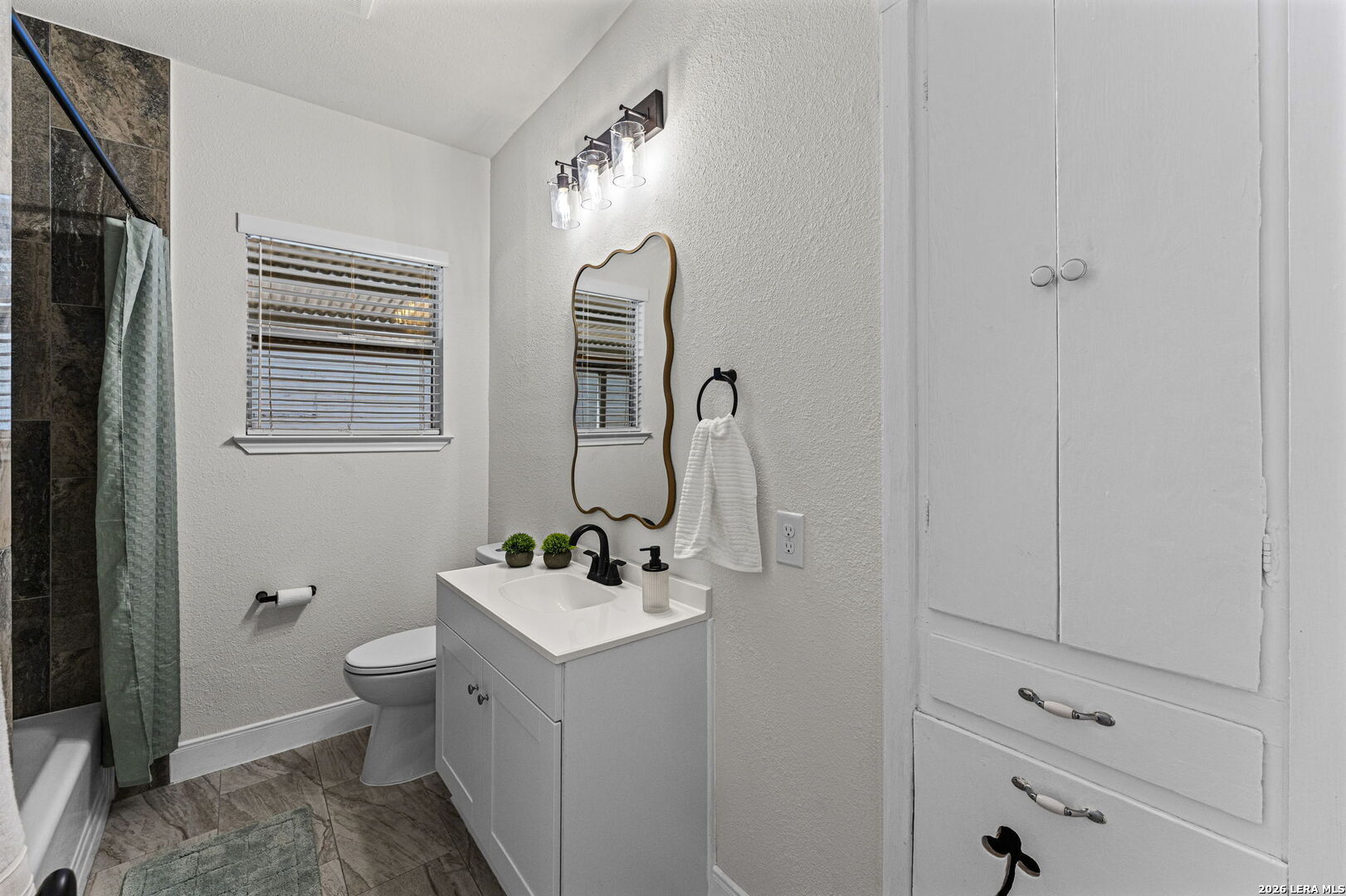 1722 W Mistletoe San Antonio TX 78201