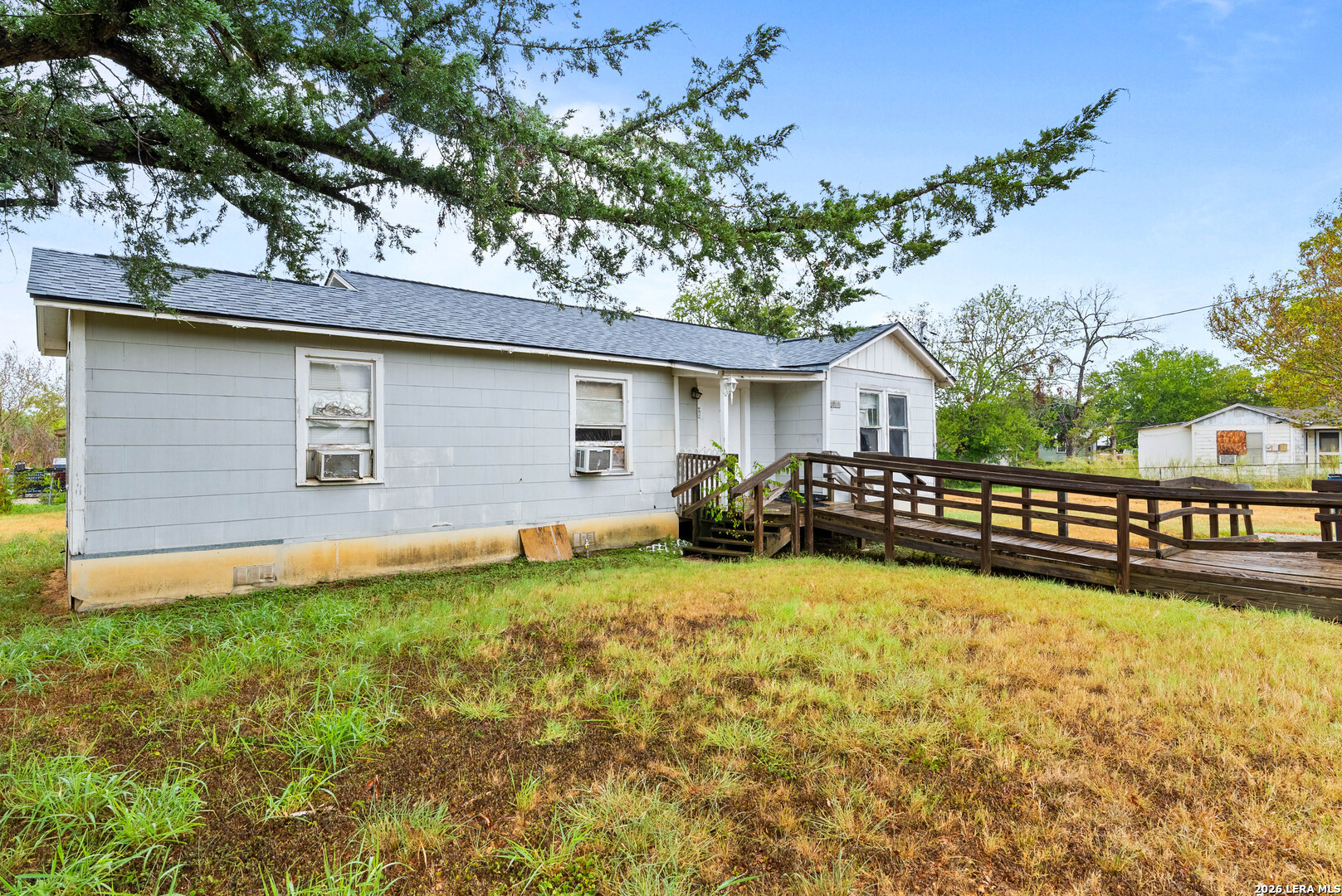 1067 2nd Street Floresville TX 78114