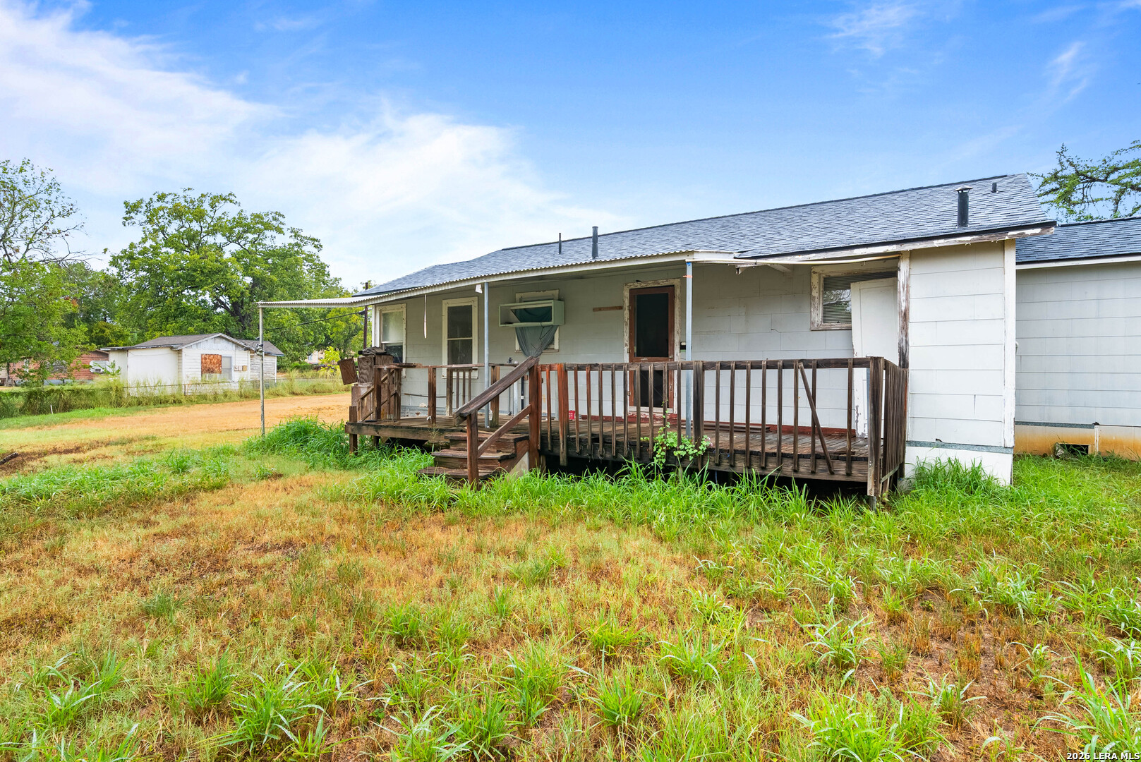 1067 2nd Street Floresville TX 78114