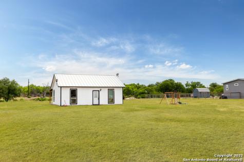325 Las Palomas Drive Lytle TX 78052