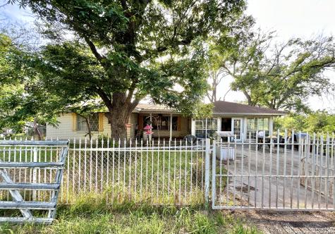 1427 County Road 6712 Lytle TX 78052